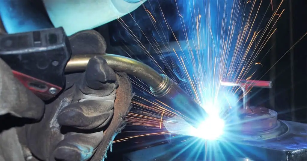 MIG welding Gas or Flux Core? Beginner Welding Guide