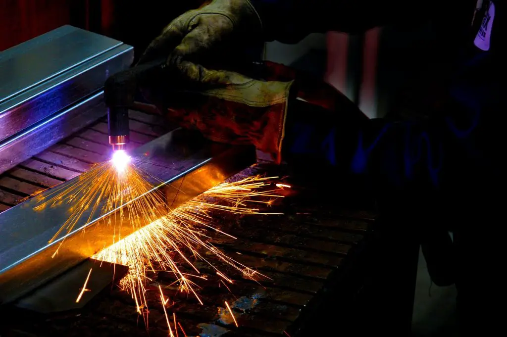 how to use a plasma cutter
