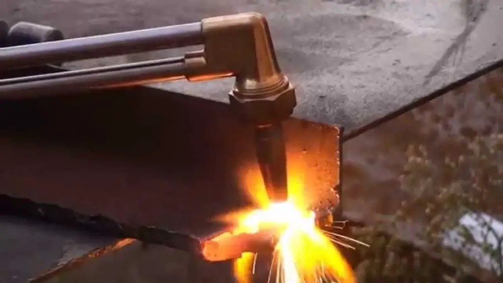 oxy acetylene torch in action