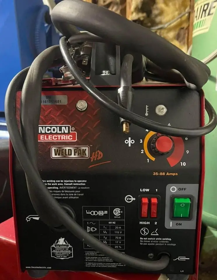 Lincoln 88 Amp Welding Machine's simple and intuitive controls